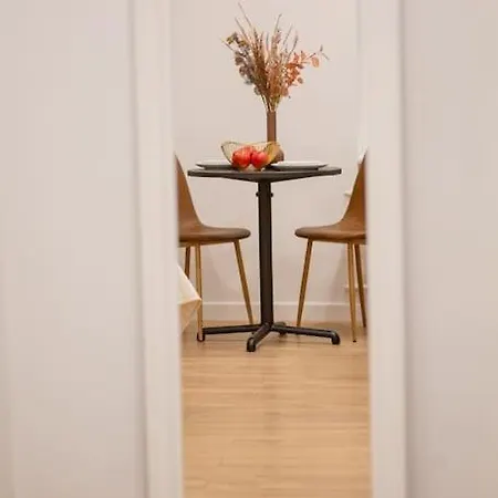 Modern Riverside Stays For 4 *