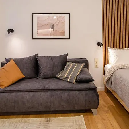דירה Modern Riverside Stays For 4