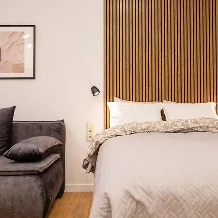 Modern Riverside Stays For 4 * וילנה